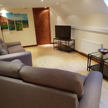 The Loft Apartment Абъргавени Екстериор снимка